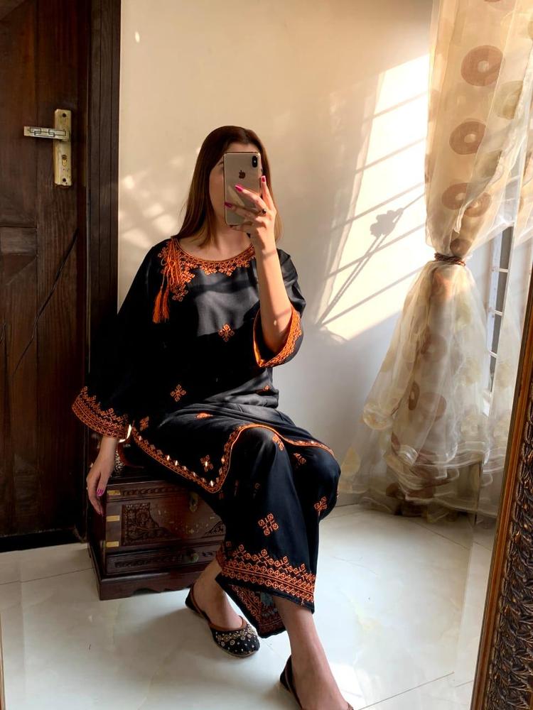 *Product Name*: 2 Pcs Women's Stitched Linen Embroidered Shirt And Trouser
